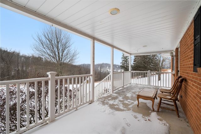 718 Old Hickory Ridge Rd, Chartiers, PA 15301