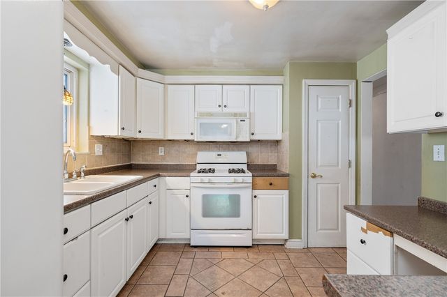 718 Old Hickory Ridge Rd, Chartiers, PA 15301