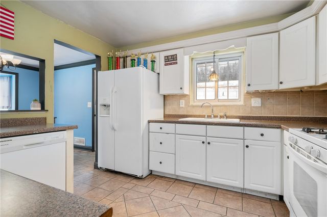 718 Old Hickory Ridge Rd, Chartiers, PA 15301