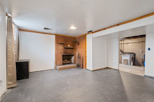 718 Old Hickory Ridge Rd, Chartiers, PA 15301