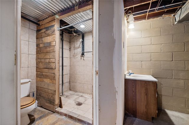 718 Old Hickory Ridge Rd, Chartiers, PA 15301