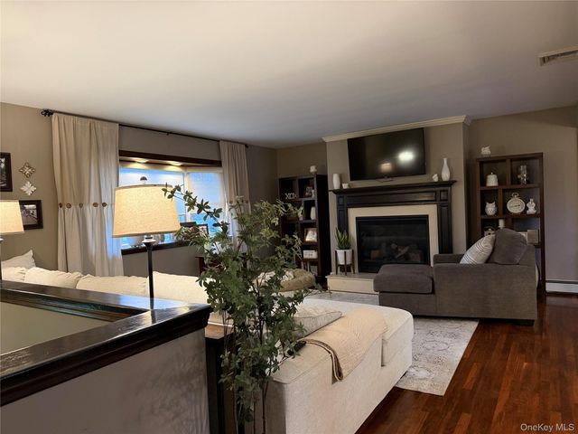 8 Briar Lane, Wappingers Falls, NY 12590