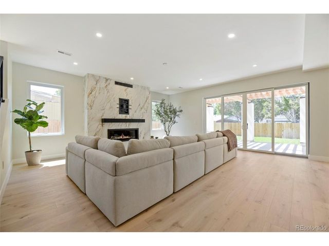 2225 S Dexter St, Denver, CO 80222