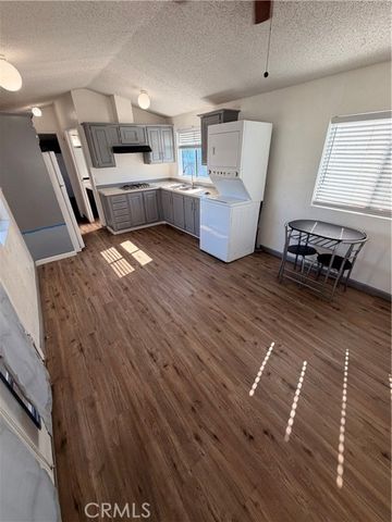 16511 Garfield D40, Paramount, CA 90723