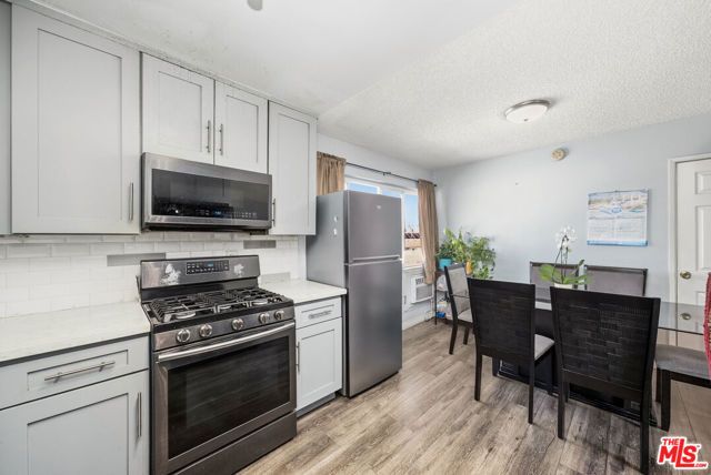 8800 Cedros Avenue 212, Panorama City (los Angeles), CA 91402