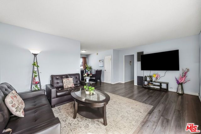 8800 Cedros Avenue 212, Panorama City (los Angeles), CA 91402