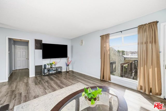 8800 Cedros Avenue 212, Panorama City (los Angeles), CA 91402