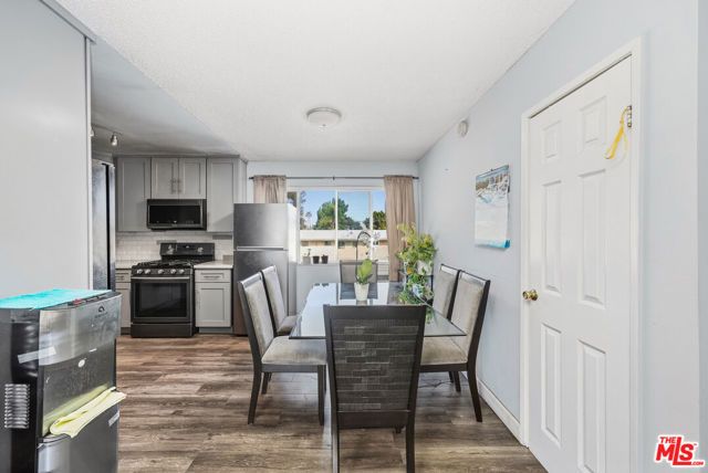 8800 Cedros Avenue 212, Panorama City (los Angeles), CA 91402