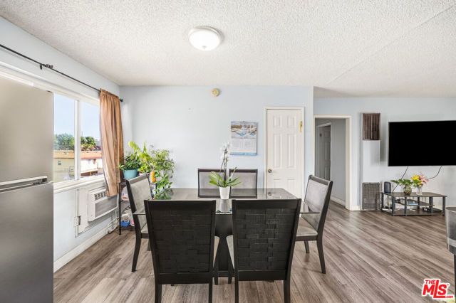 8800 Cedros Avenue 212, Panorama City (los Angeles), CA 91402