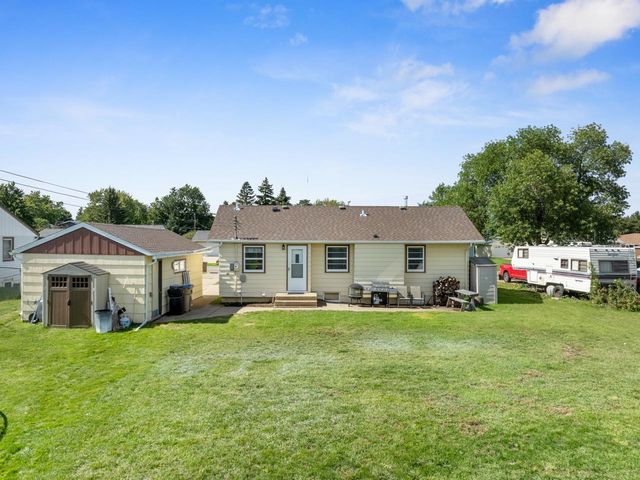 1825 5th St SW, Minot, ND 58701