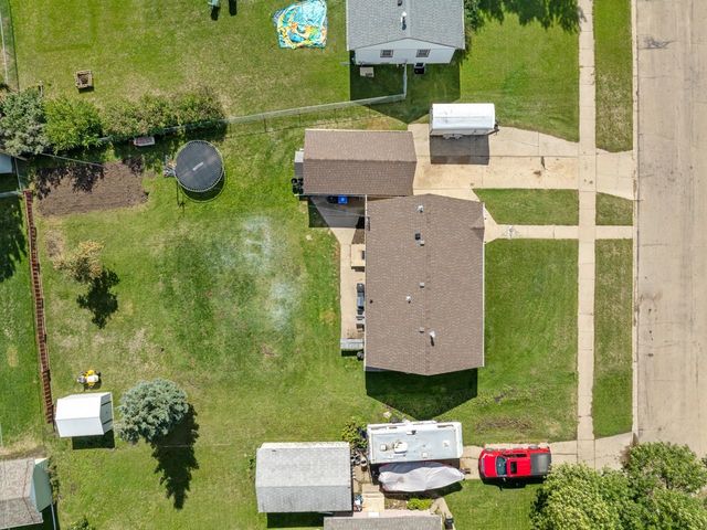 1825 5th St SW, Minot, ND 58701