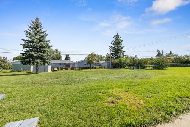 1825 5th St SW, Minot, ND 58701