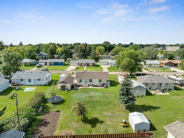 1825 5th St SW, Minot, ND 58701