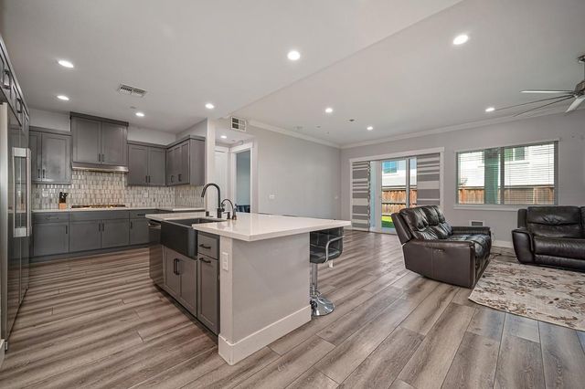 17203 Rosamond St, Lathrop, CA 95330