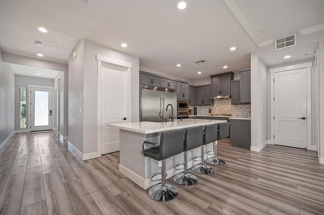 17203 Rosamond St, Lathrop, CA 95330