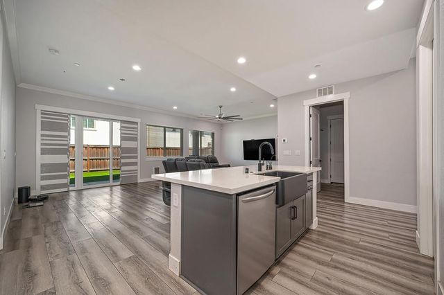17203 Rosamond St, Lathrop, CA 95330