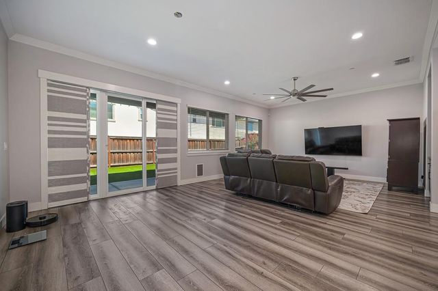 17203 Rosamond St, Lathrop, CA 95330
