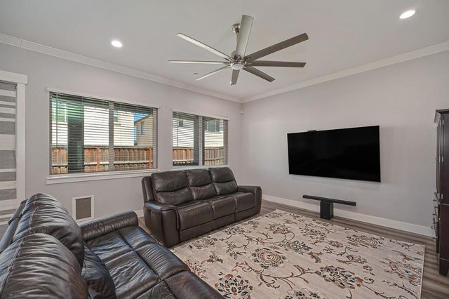 17203 Rosamond St, Lathrop, CA 95330