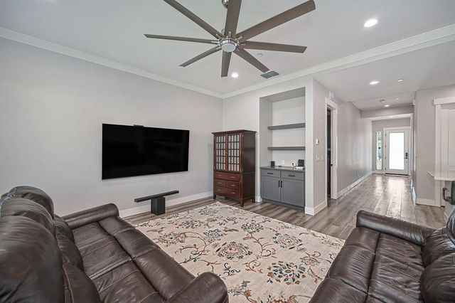 17203 Rosamond St, Lathrop, CA 95330