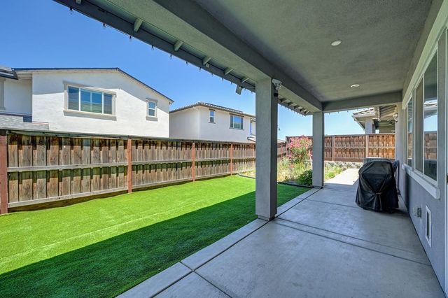 17203 Rosamond St, Lathrop, CA 95330