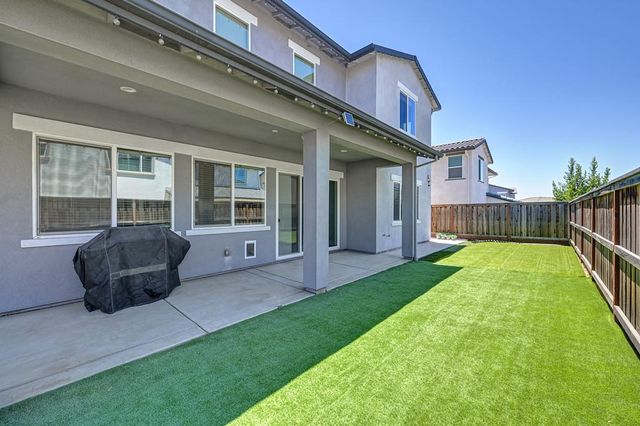 17203 Rosamond St, Lathrop, CA 95330