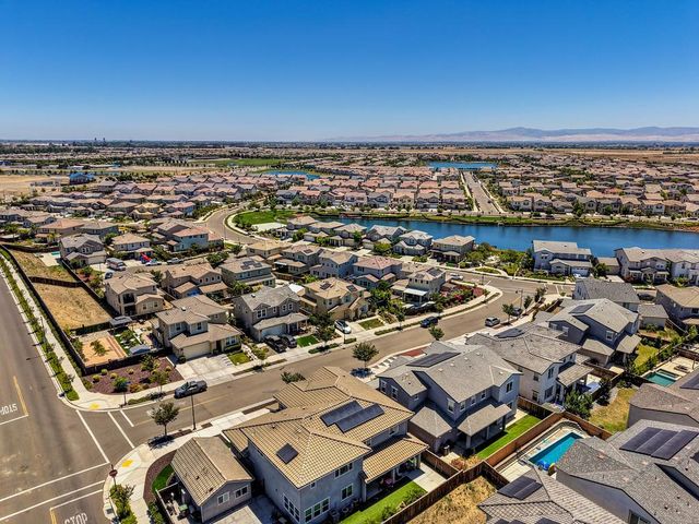17203 Rosamond St, Lathrop, CA 95330