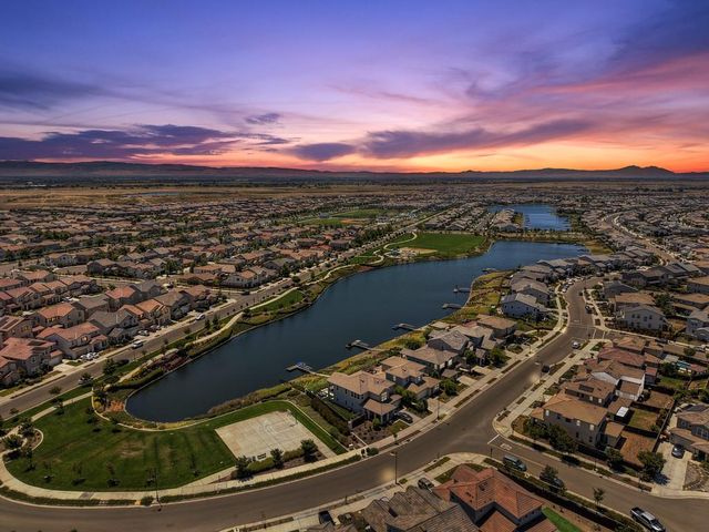 17203 Rosamond St, Lathrop, CA 95330
