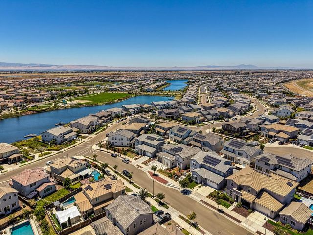 17203 Rosamond St, Lathrop, CA 95330