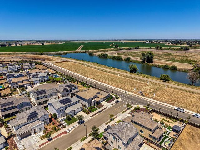 17203 Rosamond St, Lathrop, CA 95330