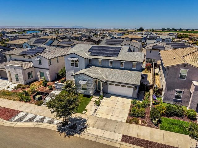 17203 Rosamond St, Lathrop, CA 95330
