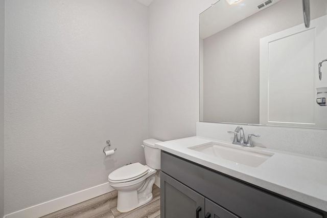 17203 Rosamond St, Lathrop, CA 95330