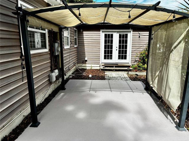 810 52ND AVENUE N, St Petersburg, FL 33703