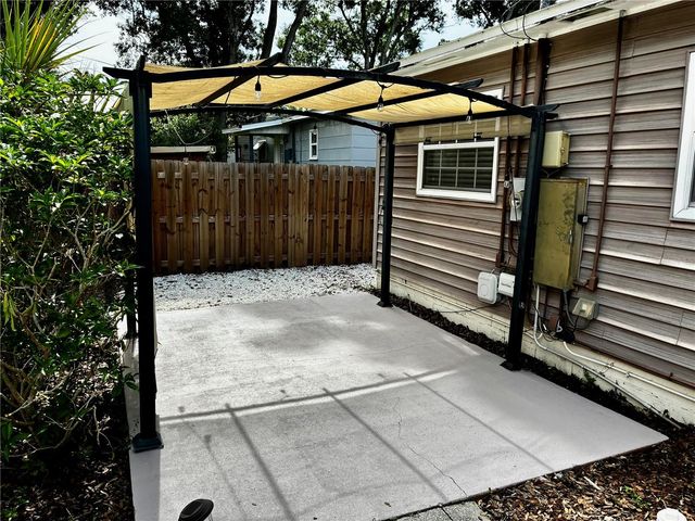 810 52ND AVENUE N, St Petersburg, FL 33703