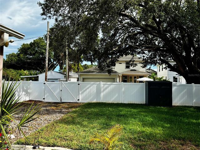 810 52ND AVENUE N, St Petersburg, FL 33703