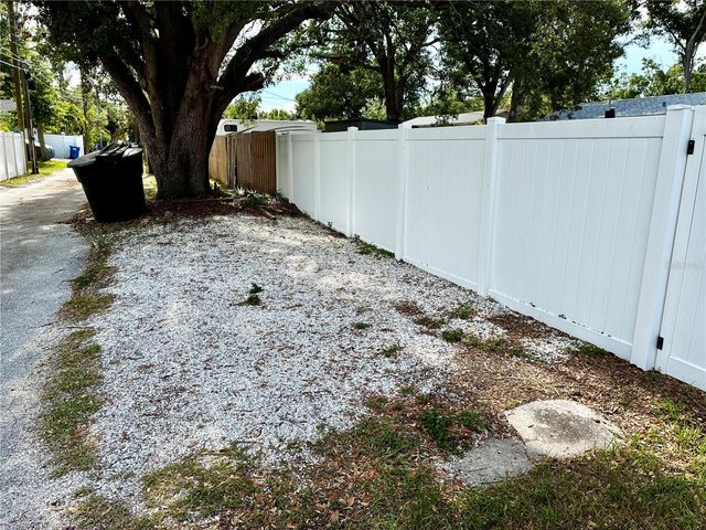 810 52ND AVENUE N, St Petersburg, FL 33703