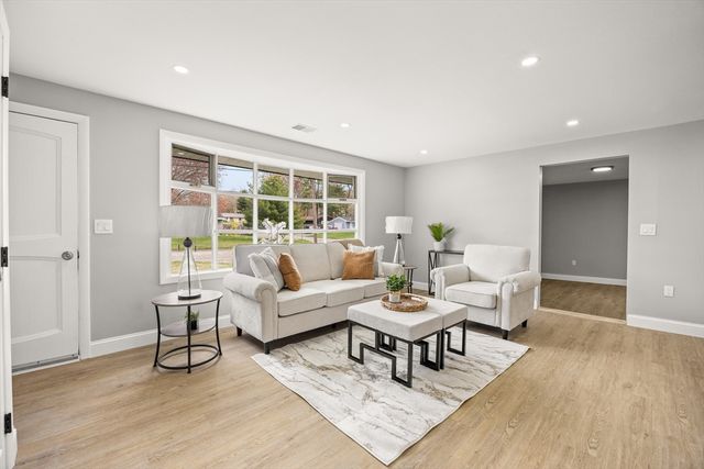 122 Sinclair Rd, Brockton, MA 02302
