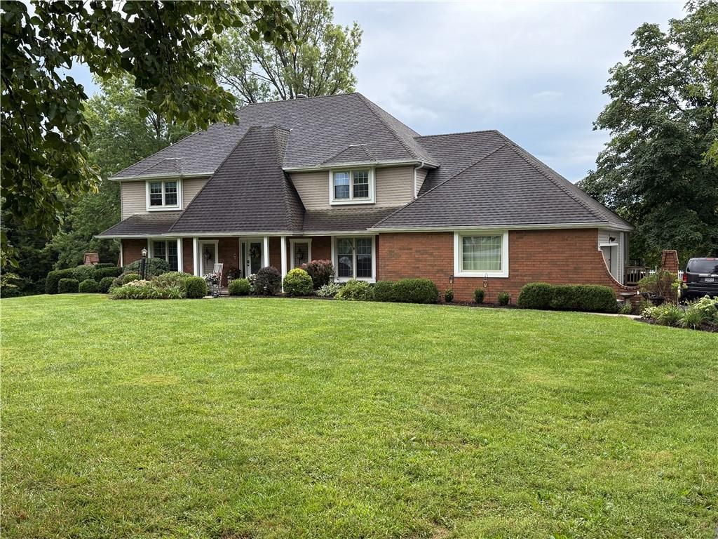 12918 Lakeland Drive, St Joseph, MO 64506