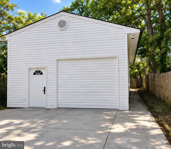 1440 SMITH VILLAGE RD, Silver Spring, MD 20904
