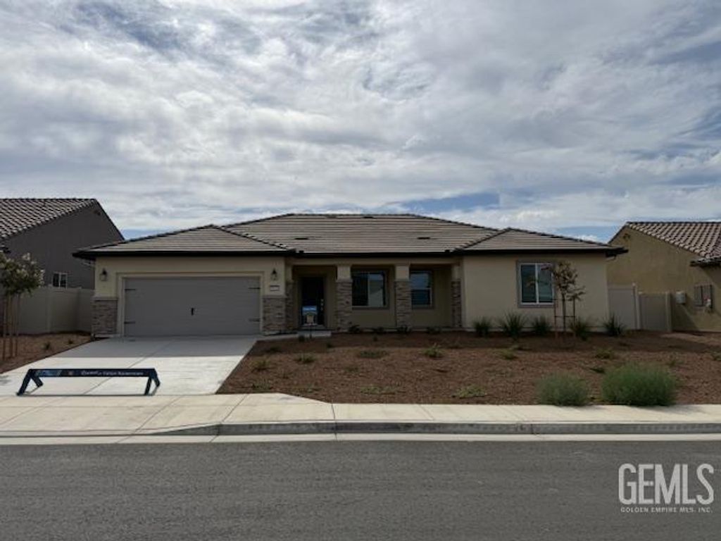 4918 Beaverhead Avenue, Bakersfield, CA 93306