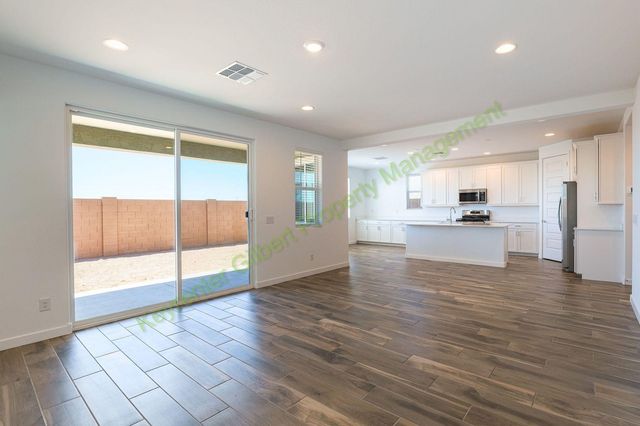 8247 E Petunia Avenue, Mesa, AZ 85212