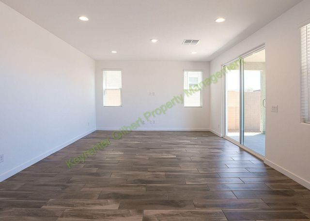 8247 E Petunia Avenue, Mesa, AZ 85212