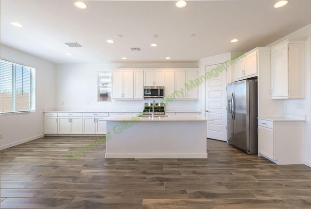 8247 E Petunia Avenue, Mesa, AZ 85212