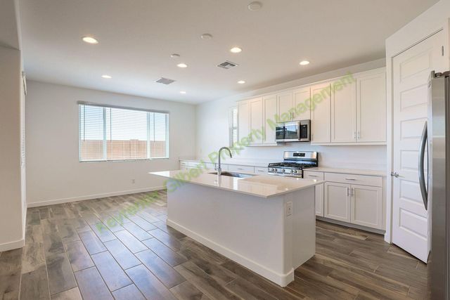 8247 E Petunia Avenue, Mesa, AZ 85212