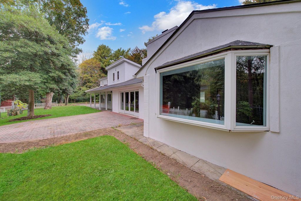 549 Woodbury Road, Cold Spring Harbor, NY 11724 — photo 3