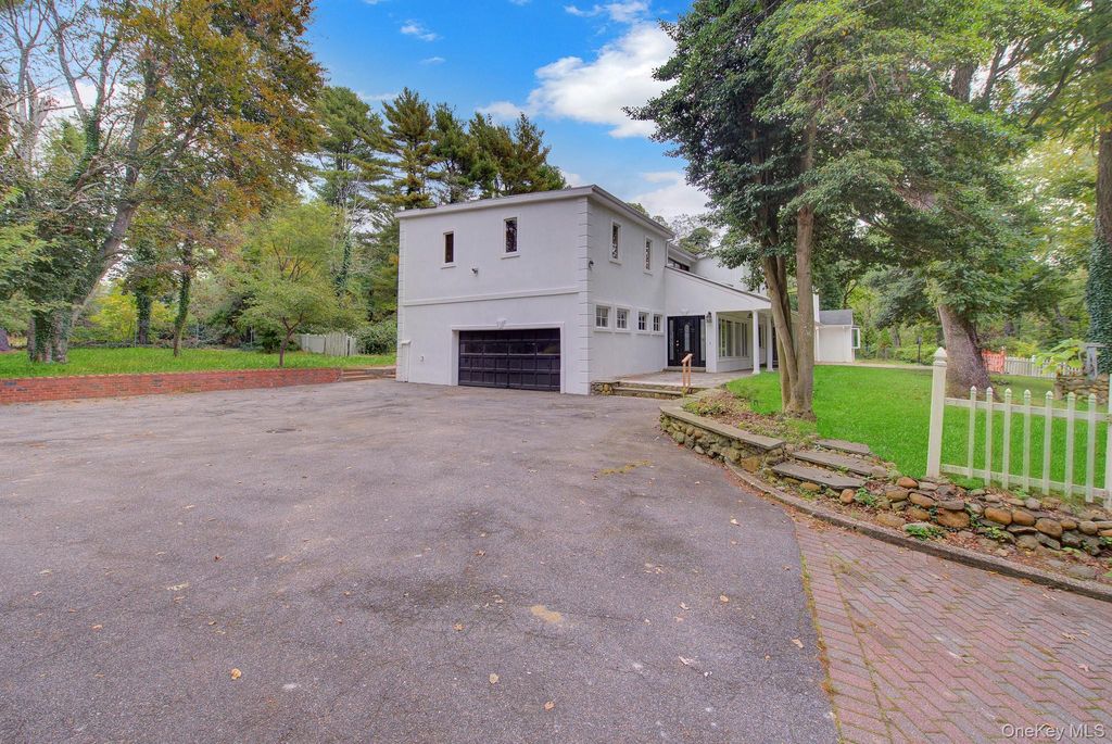 549 Woodbury Road, Cold Spring Harbor, NY 11724 — photo 4