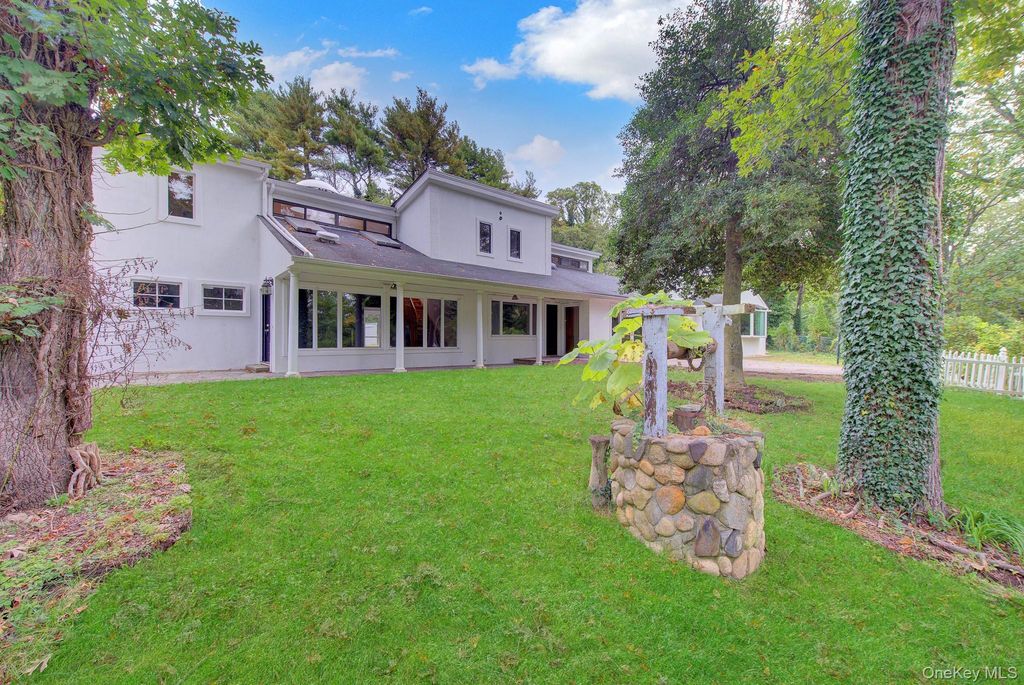 549 Woodbury Road, Cold Spring Harbor, NY 11724 — photo 5
