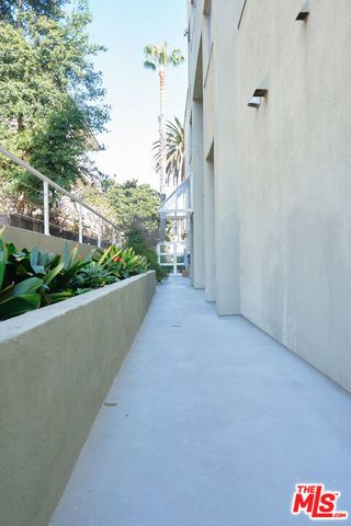 1242 9th 2B, Santa Monica, CA 90401