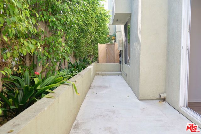 1242 9th 2B, Santa Monica, CA 90401