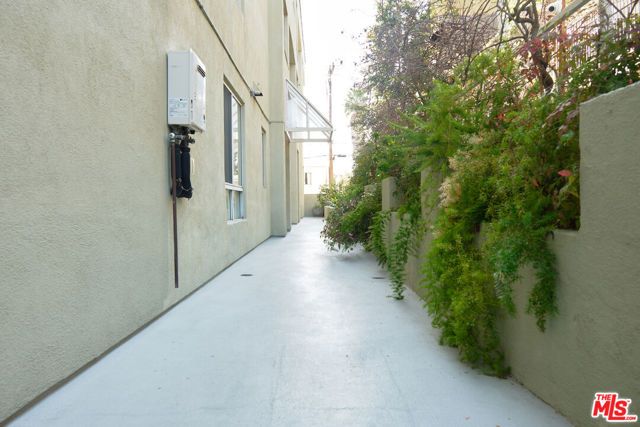 1242 9th 2B, Santa Monica, CA 90401