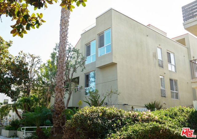 1242 9th 2B, Santa Monica, CA 90401